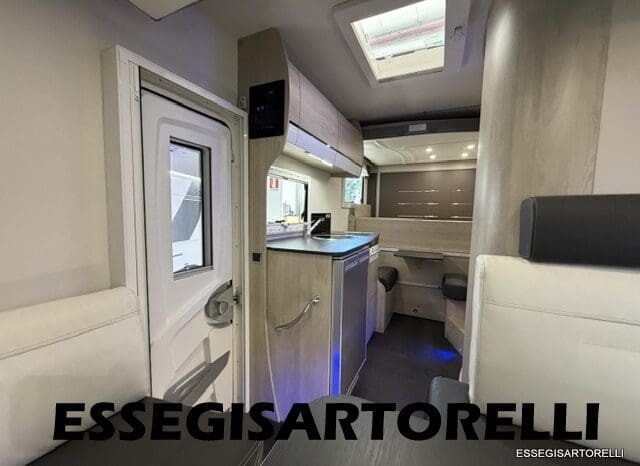 CHAUSSON FLASH 634 2018 SEMINTEGRALE BASCULANTE 5 POSTI KM 18.415 UNIPROPRIETARIO 636 CM pieno