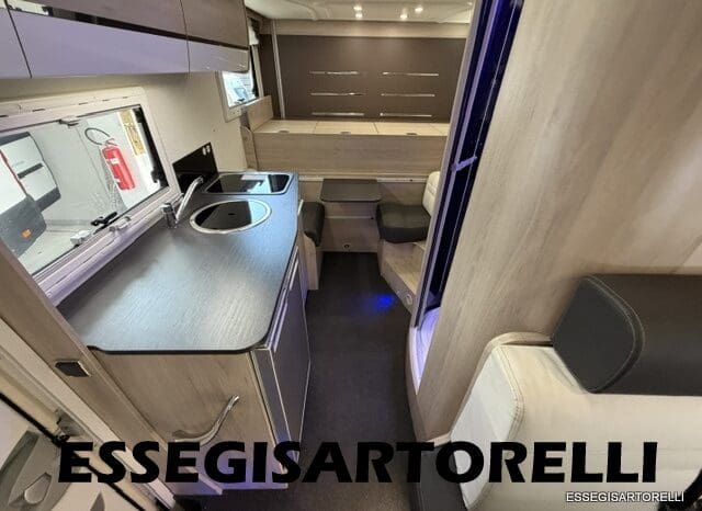 CHAUSSON FLASH 634 2018 SEMINTEGRALE BASCULANTE 5 POSTI KM 18.415 UNIPROPRIETARIO 636 CM pieno