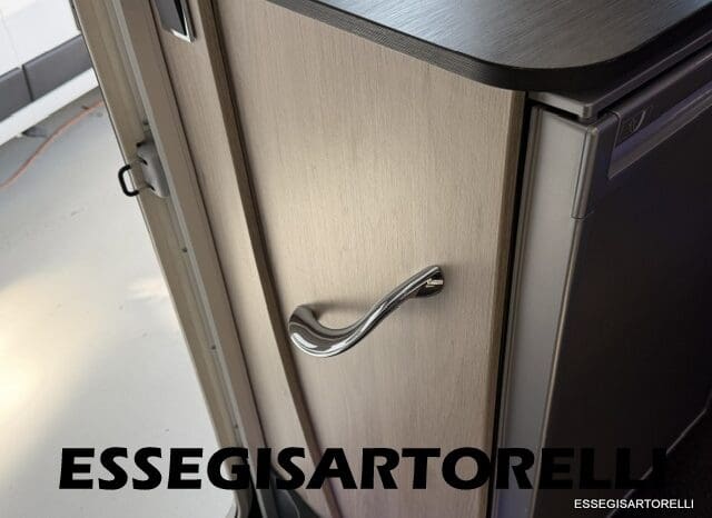 CHAUSSON FLASH 634 2018 SEMINTEGRALE BASCULANTE 5 POSTI KM 18.415 UNIPROPRIETARIO 636 CM pieno