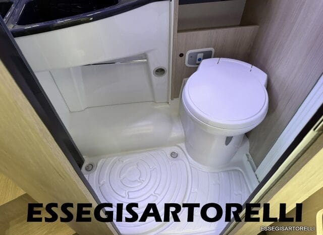 CHAUSSON FLASH 634 2018 SEMINTEGRALE BASCULANTE 5 POSTI KM 18.415 UNIPROPRIETARIO 636 CM pieno