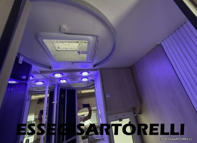 CHAUSSON FLASH 634 2018 SEMINTEGRALE BASCULANTE 5 POSTI KM 18.415 UNIPROPRIETARIO 636 CM pieno
