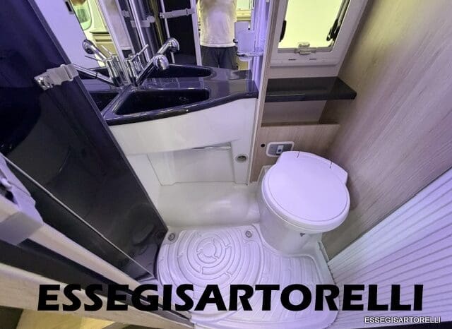 CHAUSSON FLASH 634 2018 SEMINTEGRALE BASCULANTE 5 POSTI KM 18.415 UNIPROPRIETARIO 636 CM pieno