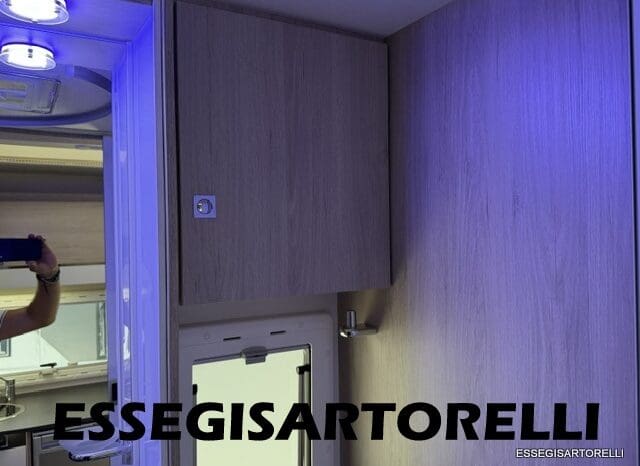 CHAUSSON FLASH 634 2018 SEMINTEGRALE BASCULANTE 5 POSTI KM 18.415 UNIPROPRIETARIO 636 CM pieno