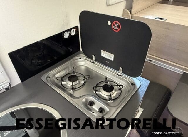 CHAUSSON FLASH 634 2018 SEMINTEGRALE BASCULANTE 5 POSTI KM 18.415 UNIPROPRIETARIO 636 CM pieno