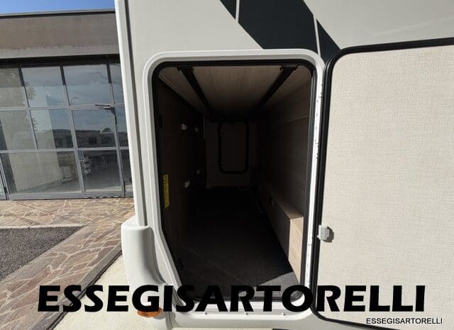 CHAUSSON FLASH 634 2018 SEMINTEGRALE BASCULANTE 5 POSTI KM 18.415 UNIPROPRIETARIO 636 CM pieno
