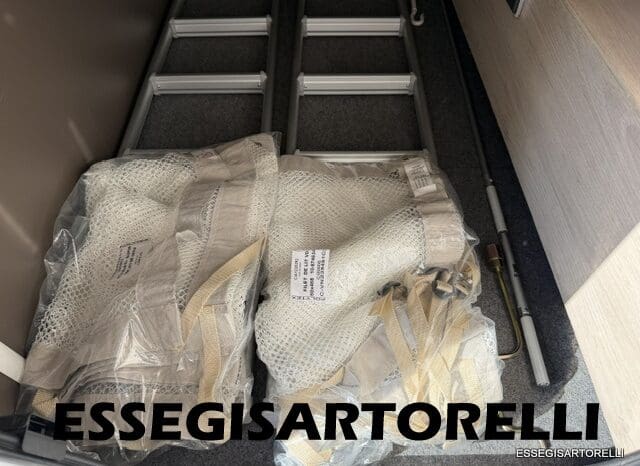 CHAUSSON FLASH 634 2018 SEMINTEGRALE BASCULANTE 5 POSTI KM 18.415 UNIPROPRIETARIO 636 CM pieno