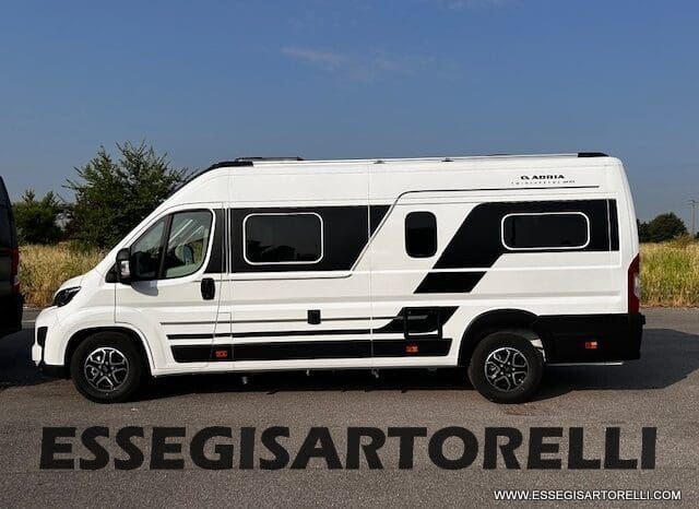 ADRIA TWIN 640 SGX SUPREME EDITION UNIPROPR. 08/2025 VAN 35H 7.900 km pieno