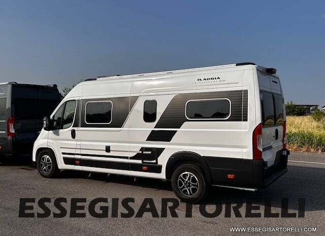 ADRIA TWIN 640 SGX SUPREME EDITION UNIPROPR. 08/2025 VAN 35H 7.900 km pieno