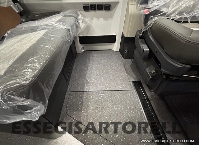 ADRIA TWIN 640 SGX SUPREME EDITION UNIPROPR. 08/2025 VAN 35H 7.900 km pieno