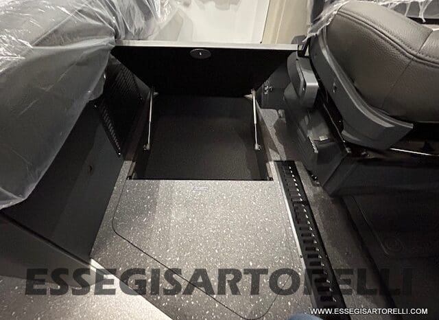 ADRIA TWIN 640 SGX SUPREME EDITION UNIPROPR. 08/2025 VAN 35H 7.900 km pieno