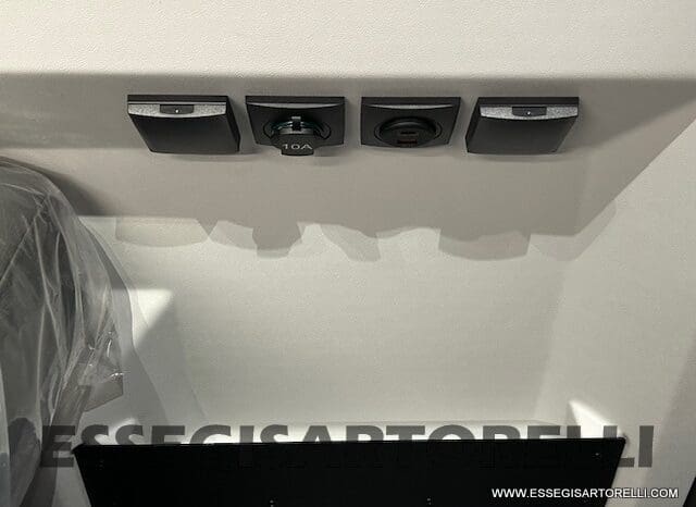 ADRIA TWIN 640 SGX SUPREME EDITION UNIPROPR. 08/2025 VAN 35H 7.900 km pieno