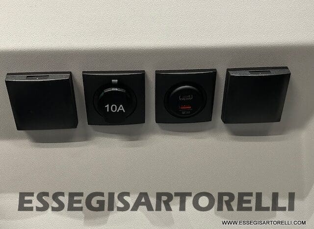ADRIA TWIN 640 SGX SUPREME EDITION UNIPROPR. 08/2025 VAN 35H 7.900 km pieno