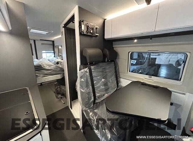 ADRIA TWIN 640 SGX SUPREME EDITION UNIPROPR. 08/2025 VAN 35H 7.900 km pieno