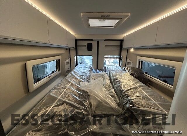 ADRIA TWIN 640 SGX SUPREME EDITION UNIPROPR. 08/2025 VAN 35H 7.900 km pieno