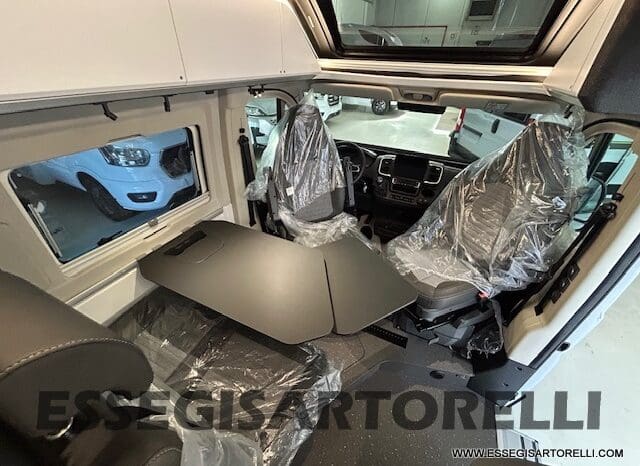 ADRIA TWIN 640 SGX SUPREME EDITION UNIPROPR. 08/2025 VAN 35H 7.900 km pieno