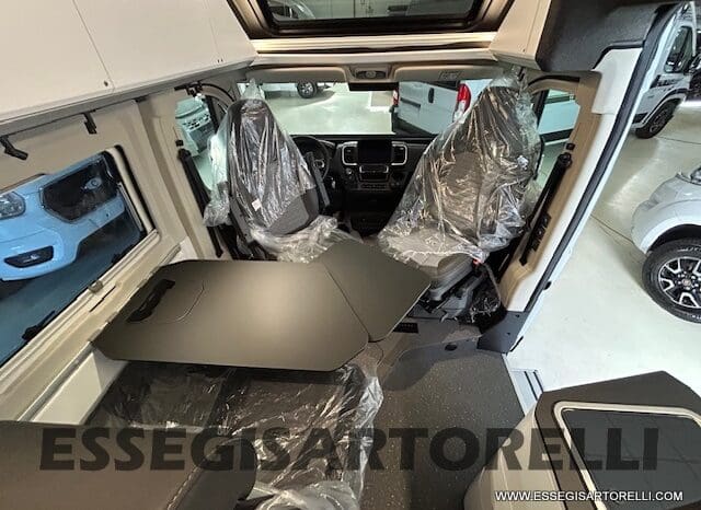 ADRIA TWIN 640 SGX SUPREME EDITION UNIPROPR. 08/2025 VAN 35H 7.900 km pieno