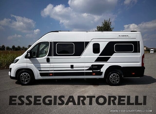 ADRIA TWIN 640 SGX SUPREME EDITION UNIPROPR. 08/2025 VAN 35H 7.900 km pieno