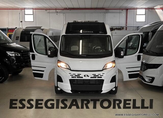ADRIA TWIN 640 SGX SUPREME EDITION UNIPROPR. 08/2025 VAN 35H 7.900 km pieno