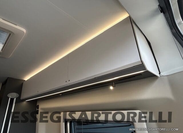 ADRIA TWIN 640 SGX SUPREME EDITION UNIPROPR. 08/2025 VAN 35H 7.900 km pieno