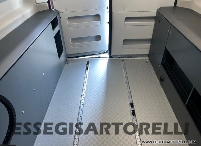 ADRIA TWIN 640 SGX SUPREME EDITION UNIPROPR. 08/2025 VAN 35H 7.900 km pieno