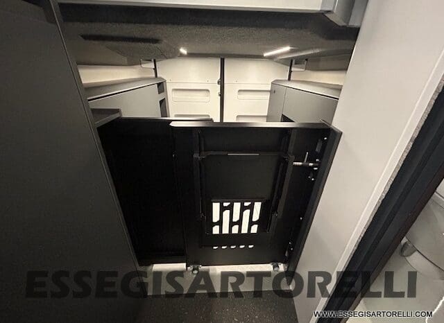 ADRIA TWIN 640 SGX SUPREME EDITION UNIPROPR. 08/2025 VAN 35H 7.900 km pieno