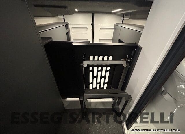 ADRIA TWIN 640 SGX SUPREME EDITION UNIPROPR. 08/2025 VAN 35H 7.900 km pieno