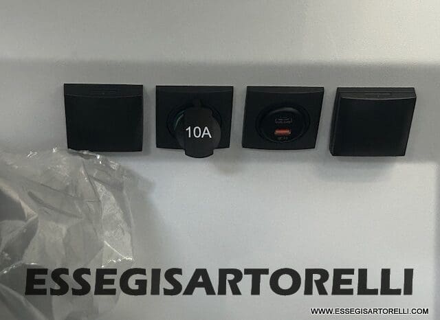 ADRIA TWIN 640 SGX SUPREME EDITION UNIPROPR. 08/2025 VAN 35H 7.900 km pieno