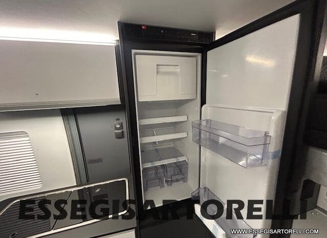 ADRIA TWIN 640 SGX SUPREME EDITION UNIPROPR. 08/2025 VAN 35H 7.900 km pieno