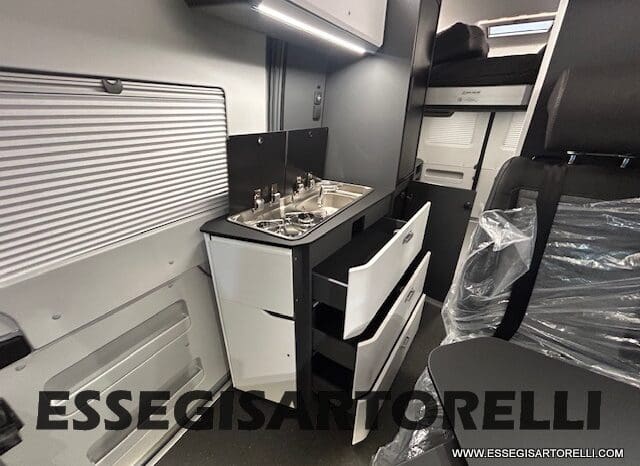 ADRIA TWIN 640 SGX SUPREME EDITION UNIPROPR. 08/2025 VAN 35H 7.900 km pieno