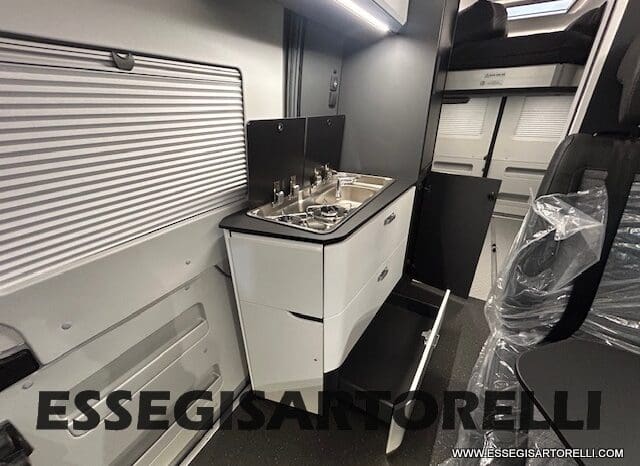 ADRIA TWIN 640 SGX SUPREME EDITION UNIPROPR. 08/2025 VAN 35H 7.900 km pieno