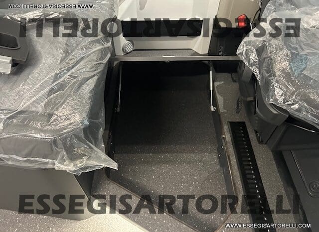 ADRIA TWIN 640 SGX SUPREME EDITION UNIPROPR. 08/2025 VAN 35H 7.900 km pieno