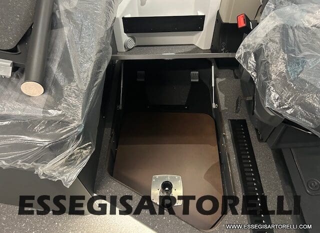 ADRIA TWIN 640 SGX SUPREME EDITION UNIPROPR. 08/2025 VAN 35H 7.900 km pieno