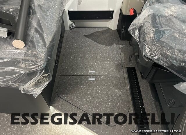 ADRIA TWIN 640 SGX SUPREME EDITION UNIPROPR. 08/2025 VAN 35H 7.900 km pieno