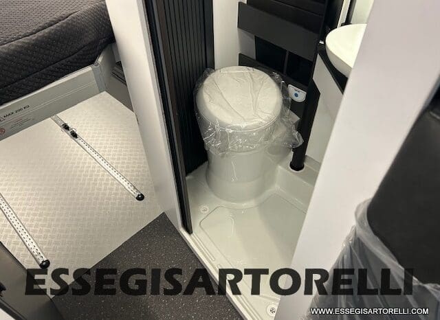 ADRIA TWIN 640 SGX SUPREME EDITION UNIPROPR. 08/2025 VAN 35H 7.900 km pieno