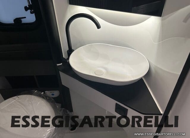 ADRIA TWIN 640 SGX SUPREME EDITION UNIPROPR. 08/2025 VAN 35H 7.900 km pieno