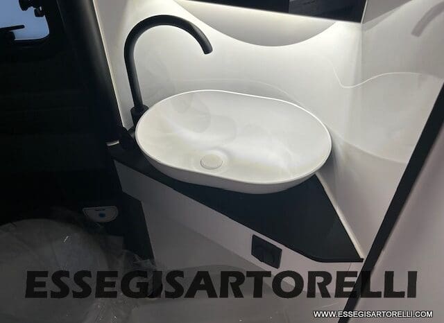 ADRIA TWIN 640 SGX SUPREME EDITION UNIPROPR. 08/2025 VAN 35H 7.900 km pieno
