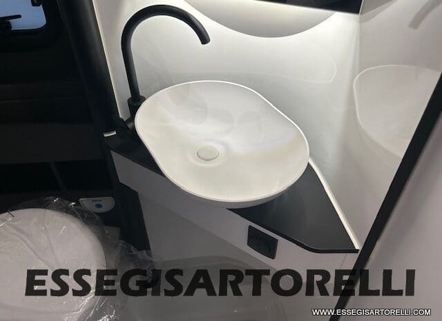 ADRIA TWIN 640 SGX SUPREME EDITION UNIPROPR. 08/2025 VAN 35H 7.900 km pieno
