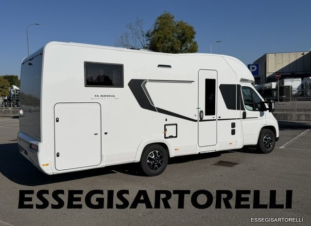 ADRIA NEW MATRIX SELECT M 670 SL 2027 GARAGE, LETTI GEMELLI, DOPPIO PAVIMENTO pieno