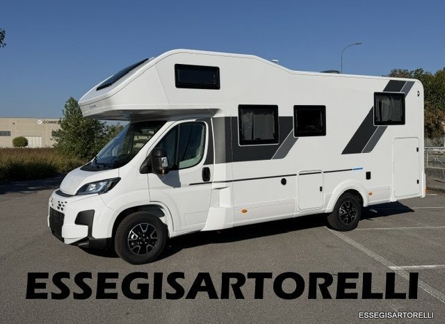 ADRIA NEW SUNLIVING COMFORT MY ’27 ADAS MANSARDATO GARAGE LETTI GEMELLI 5 POSTI pieno