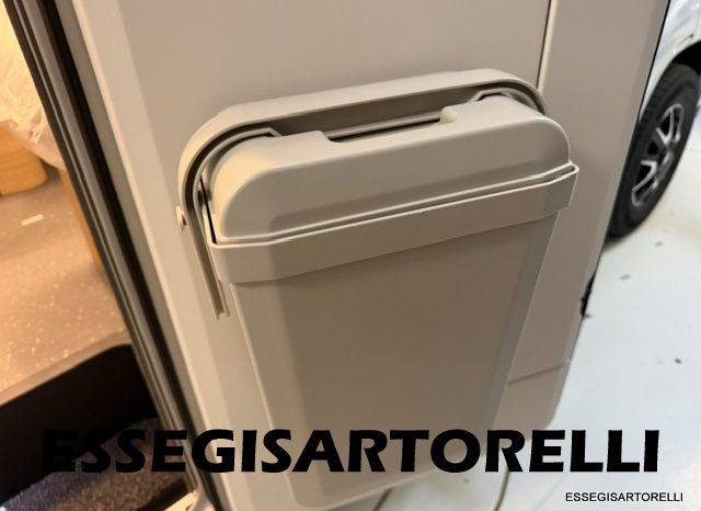 ADRIA NEW MATRIX SELECT M 670 SL 2027 GARAGE, LETTI GEMELLI, DOPPIO PAVIMENTO pieno