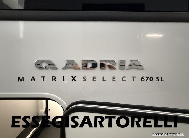 ADRIA NEW MATRIX SELECT M 670 SL 2027 GARAGE, LETTI GEMELLI, DOPPIO PAVIMENTO pieno