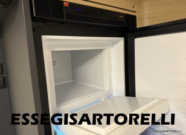 ADRIA NEW MATRIX SELECT M 670 SL 2027 GARAGE, LETTI GEMELLI, DOPPIO PAVIMENTO pieno