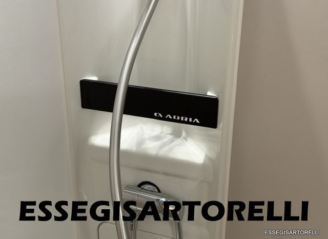 ADRIA NEW MATRIX SELECT M 670 SL 2027 GARAGE, LETTI GEMELLI, DOPPIO PAVIMENTO pieno