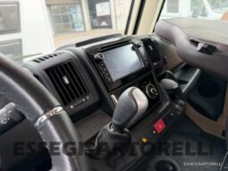 MOTORHOME KNAUS SKY I 700 LX GARAGE LETTO NAUTICO FULL 150 CV 2018 PATENTE C pieno