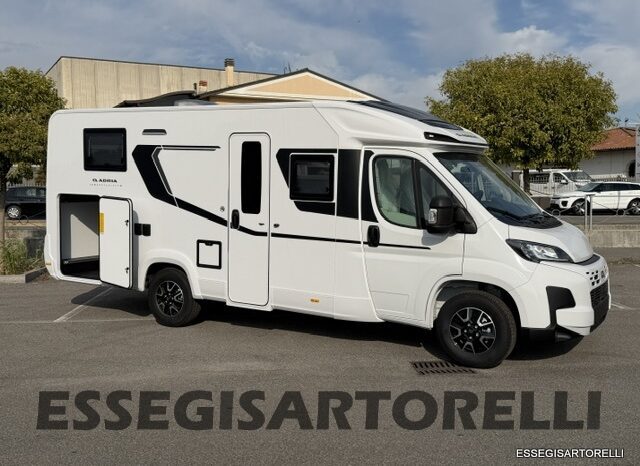 ADRIA NEW COMPACT DL SELECT 2027 LETTI GEMELLI E GARAGE 699 CM pieno
