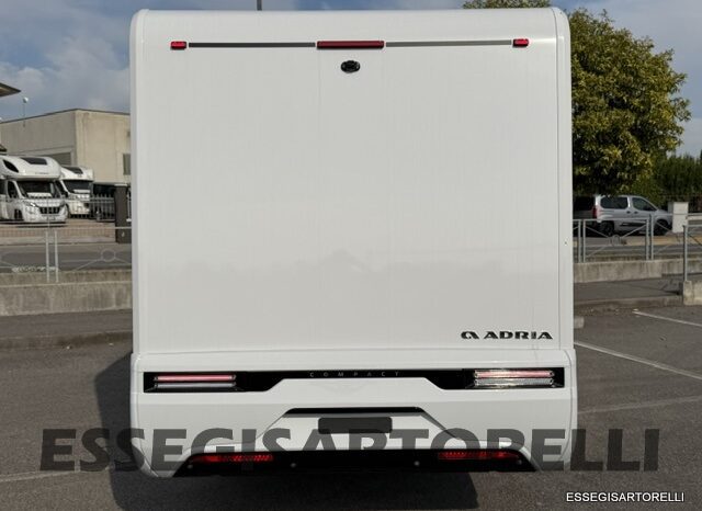 ADRIA NEW COMPACT DL SELECT 2027 LETTI GEMELLI E GARAGE 699 CM pieno