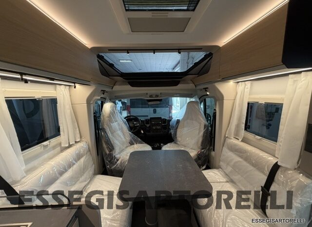 ADRIA NEW COMPACT DL SELECT 2027 LETTI GEMELLI E GARAGE 699 CM pieno