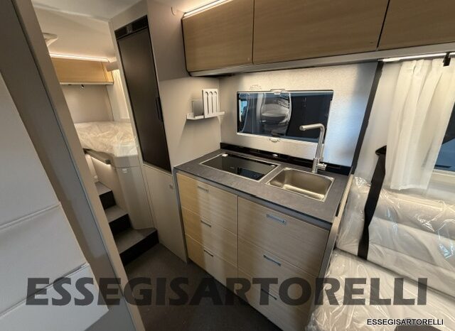ADRIA NEW COMPACT DL SELECT 2027 LETTI GEMELLI E GARAGE 699 CM pieno