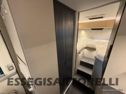 ADRIA NEW COMPACT DL SELECT 2027 LETTI GEMELLI E GARAGE 699 CM pieno