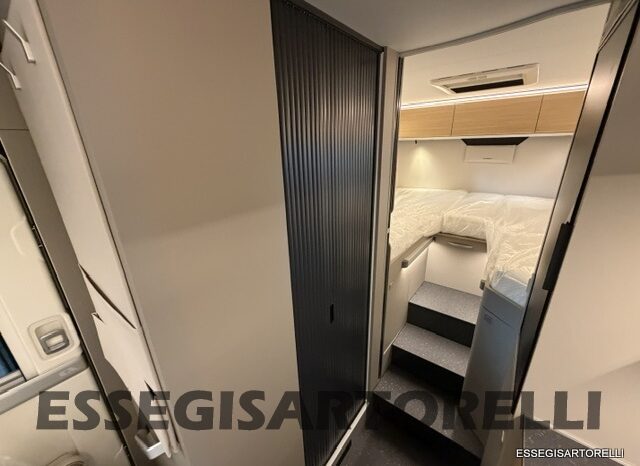 ADRIA NEW COMPACT DL SELECT 2027 LETTI GEMELLI E GARAGE 699 CM pieno